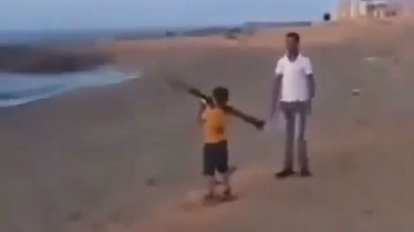 Miris, Masih Kecil Anak Ini Sudah Ledakkan RPG