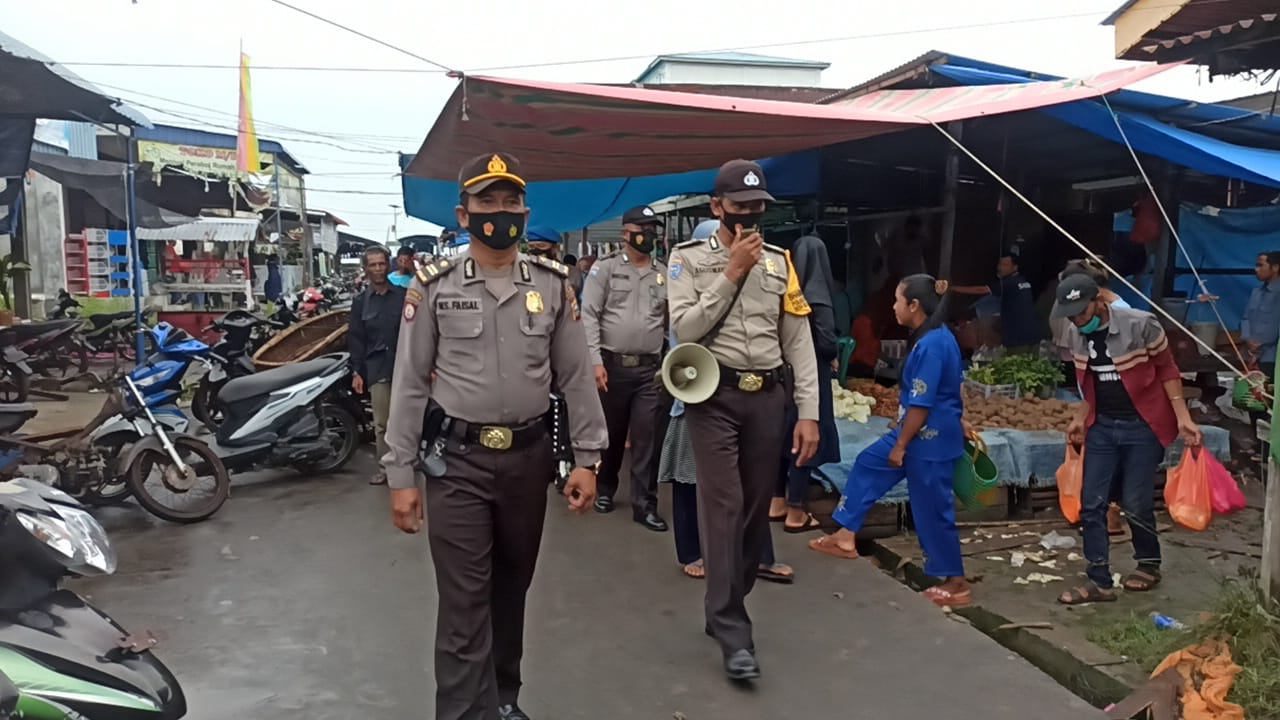 Sambangi Pasar, Polsek Kuala Kampar Gelar Imbauan Prokes dan Ajak Masyarakat Ikuti Vaksinasi 