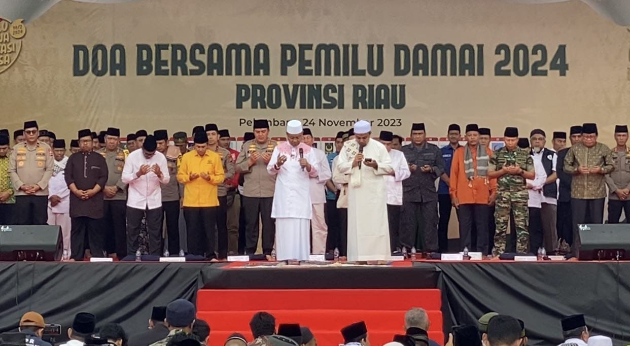 Dihadiri Ribuan Personel, Polda Riau Gelar Subuh Berjamaah dan Doa Bersama Ciptakan Pemilu Damai 2024