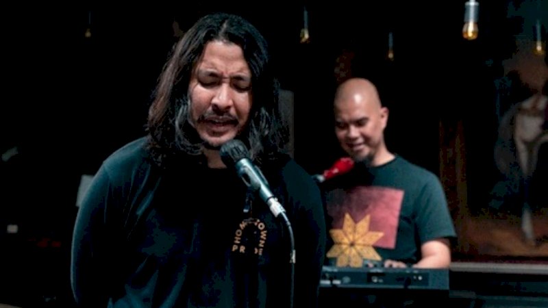 Ello Resmi Jadi Vokalis Dewa 19