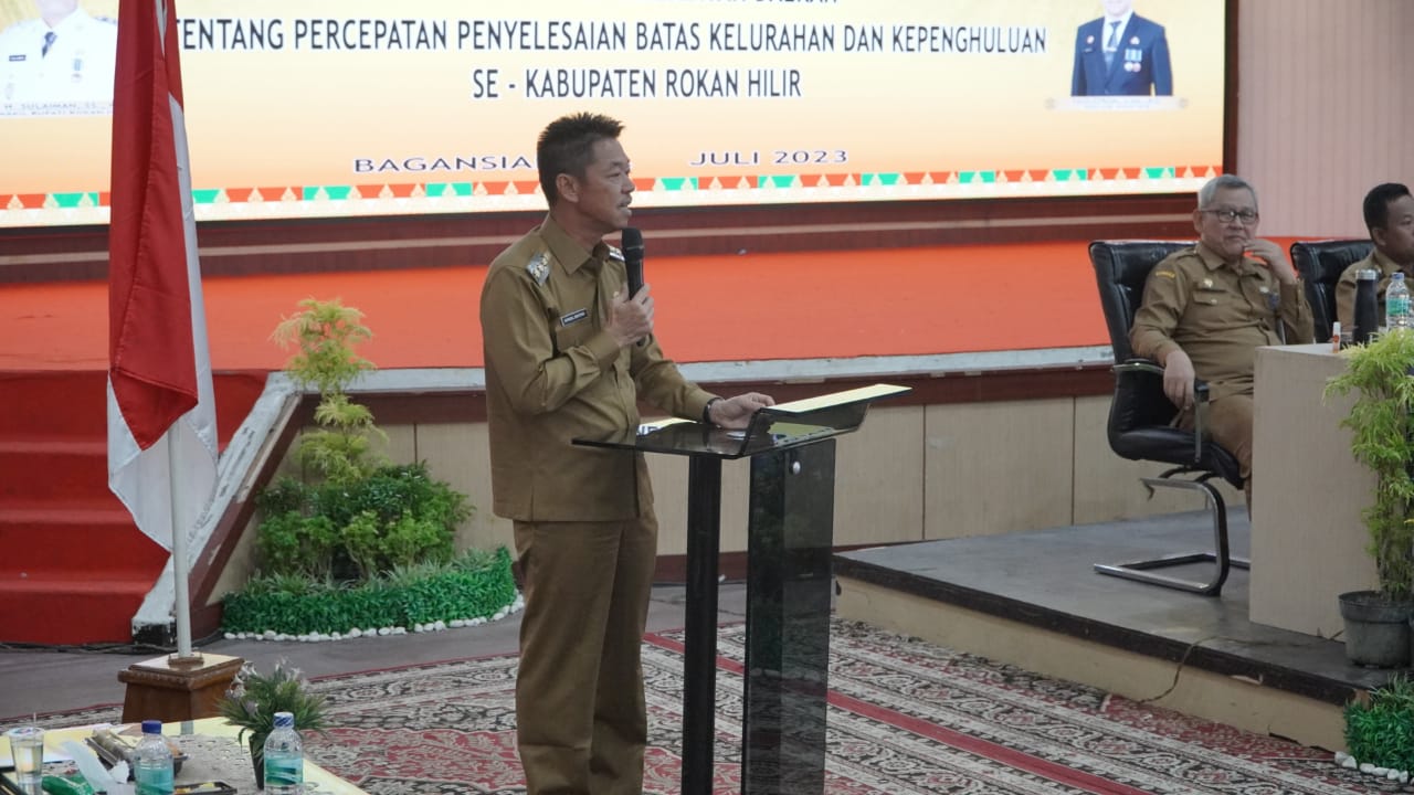 Bupati Rohil Pimpin Rapat Pejabat Pemerintah Daerah untuk Percepatan Penyelesaian Batas Kelurahan dan Kepenghuluan di Kabupaten Rokan Hilir