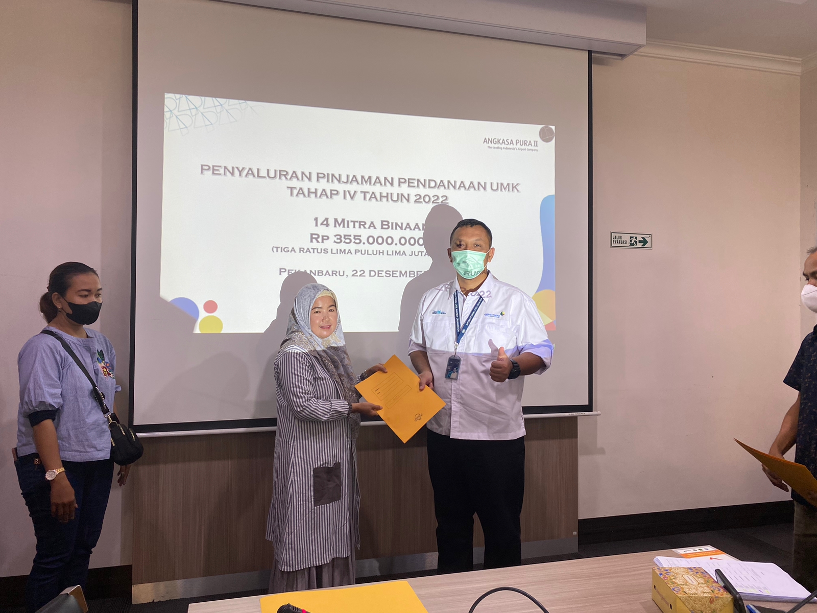 Bandara SSK II Pekanbaru Salurkan Program PUMK Tahap IV