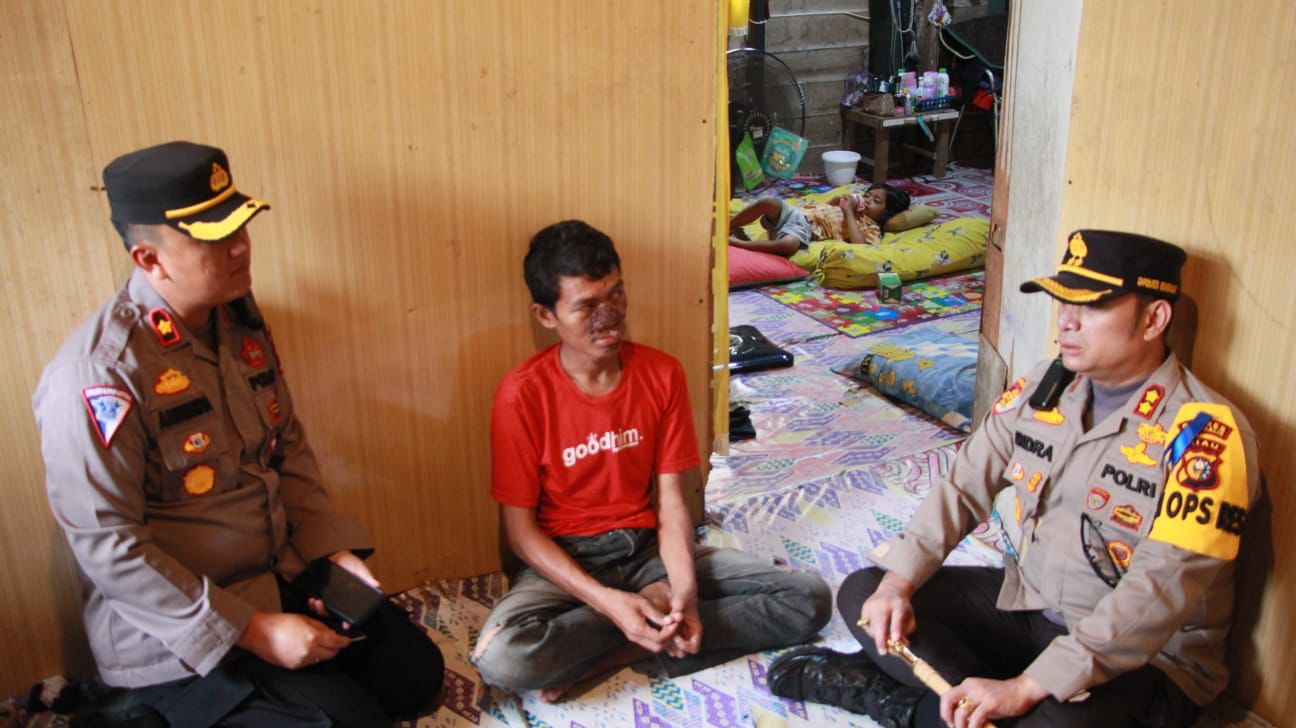 Sasar Masyarakat Kurang Mampu, Kapolres Bengkalis Jemput dan Bawa Zulkarnain Berobat ke Dokter Spesialis