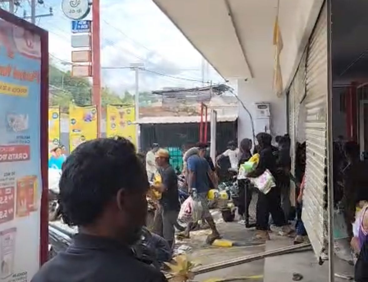 Korban Banjir Sibolga Terpaksa Jarah Minimarket Diduga Akibat Bantuan Belum Sampai, Videonya Viral