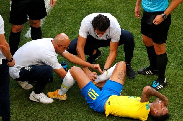 Kerap Dikritik Dituduh Diving, Neymar Dibela Sang Legenda Brasil