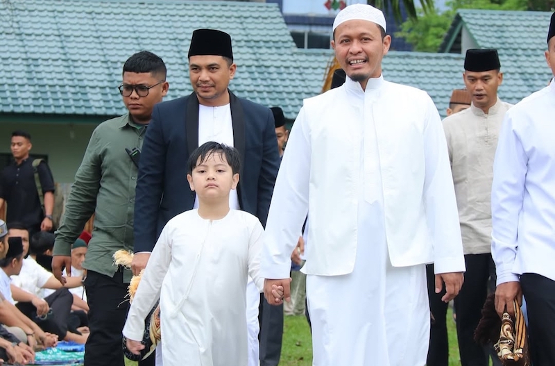 Salat Idul Adha Bersama Masyarakat di Lapangan Baterai B, Begini Pesan Wako Agung