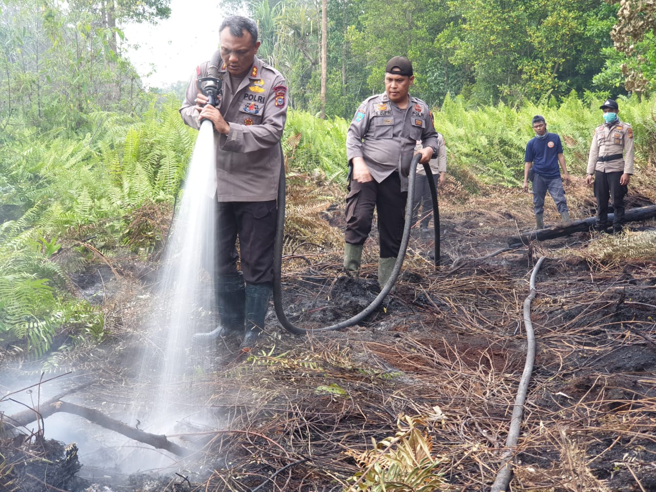 Kapolres Inhil Pimpin Langsung Pendinginan Kebakaran di Kecamatan Gaung