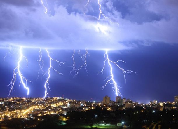 Ini Rekor Terpanjang dan Durasi Terlama Serangan Petir yang Pernah Tercatat