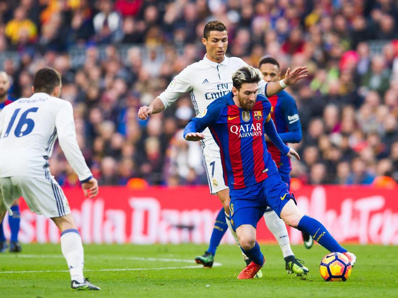 Ronaldo Dorong Wasit Diskors, Messi Pernah Tapi Enggak Dikasih Sanksi