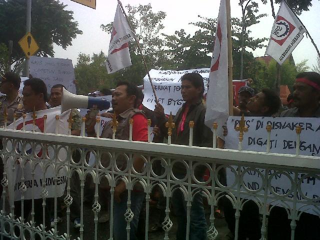 Serikat Pekerja Indonesia Demo Wako Pekanbaru Minta Keadilan