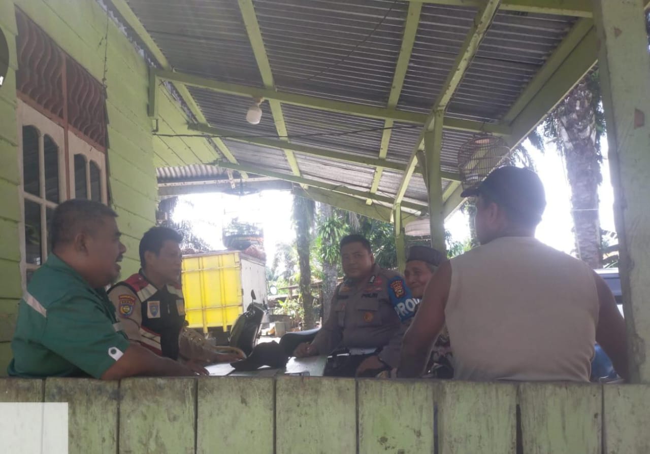 Bhabinkamtibmas Pangkalan Pisang Ajak Warga Ciptakan Kondusifitas Keamanan Selama Pilkada