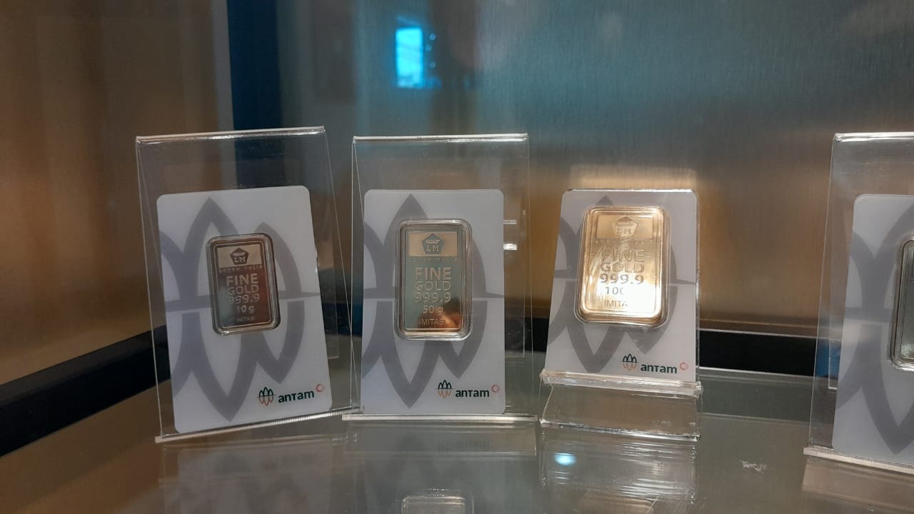 Jelang Akhir Pekan, Harga Emas Antam Turun Rp3 Ribu