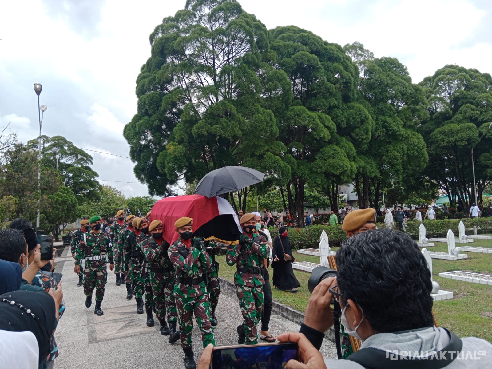 Herman Abdullah Dikebumikan Di TMP Kusuma Dharma