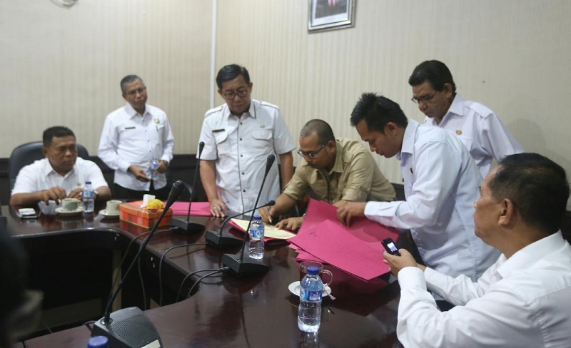 Sekda Meranti dan Jajaran Pejabat Eselon III, IV Teken Pakta Integritas Sepakat Bebas Korupsi