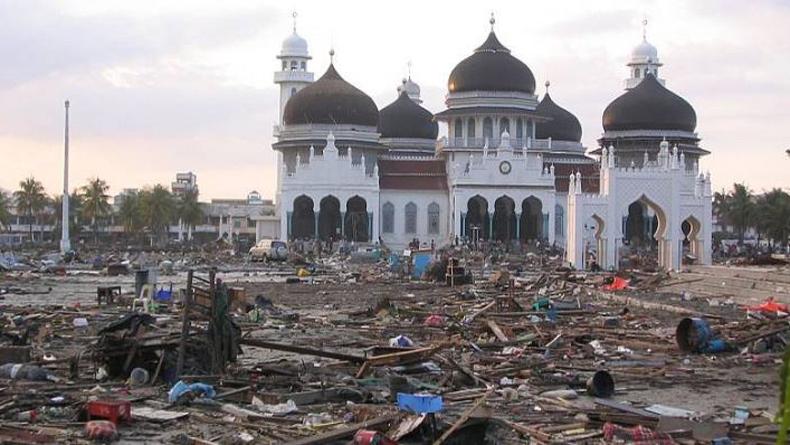 Misteri Kakek Bersorban Putih Sebelum Tsunami Aceh Terjadi