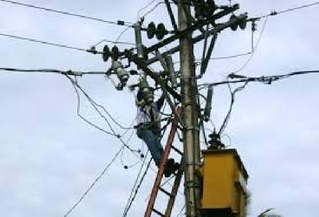 PLN Didesak Percepat Pemasangan Listrik di Desa Mumpa