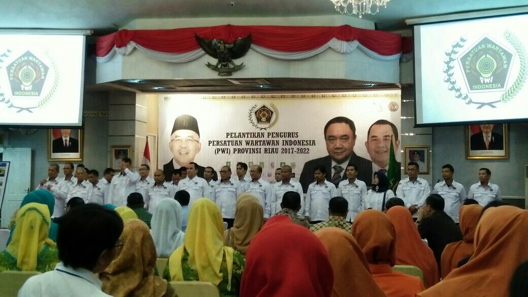 Dihadiri Gubri, Pengurus PWI Riau 2017-2022 Dilantik