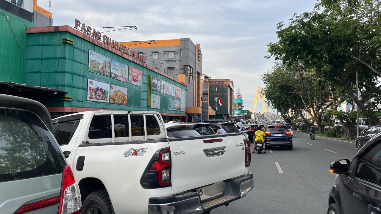 DPRD Pekanbaru Soroti Parkir Sembarangan di Pasar Buah Sudirman