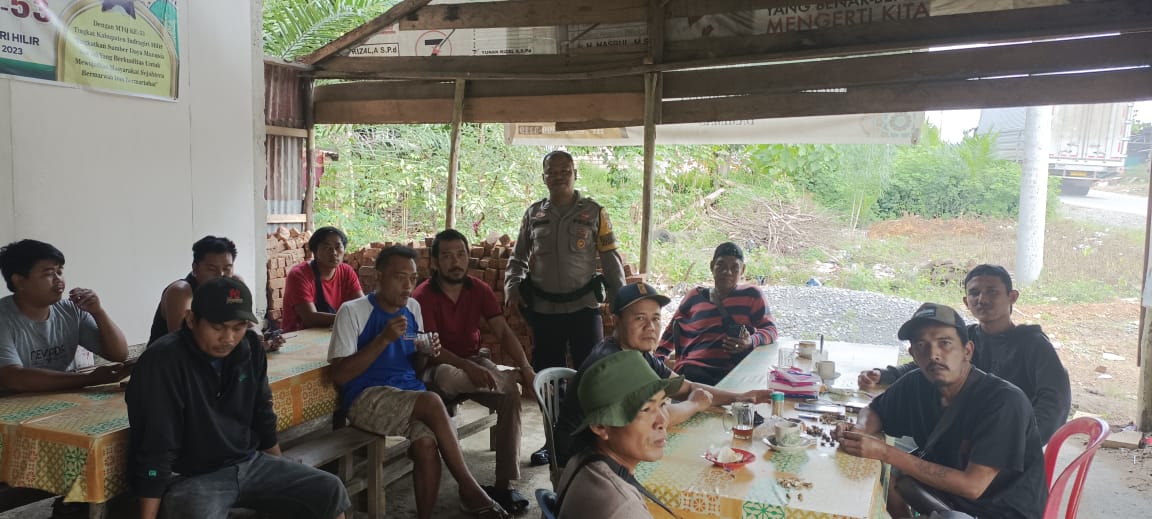 Polsek Kemuning Ajak Masyarakat Ciptakan Situasi Kamtibmas Aman dan Kondusif serta Datang ke TPS