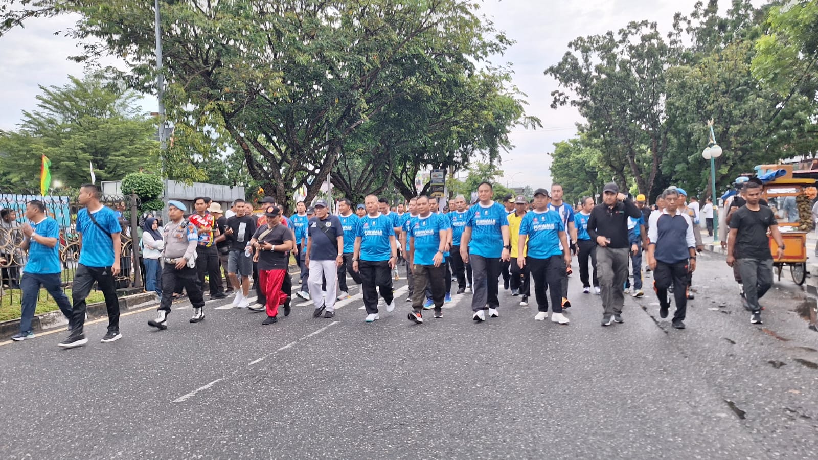 Ribuan Warga Ramaikan Fun Walk Bhayangkara Ke-77 Polda Riau
