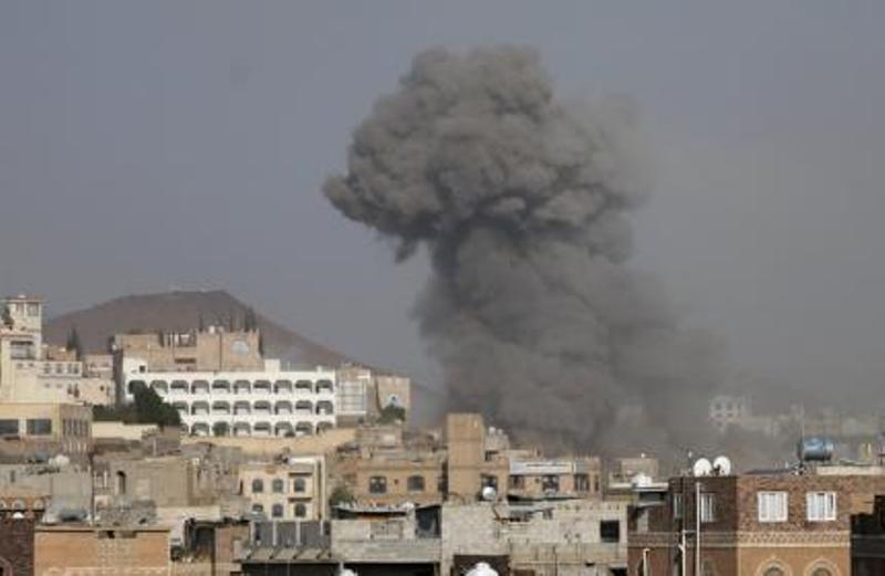 Perang ! Dua Serangan Udara Arab Saudi Hantam Gedung Kementerian di Yaman