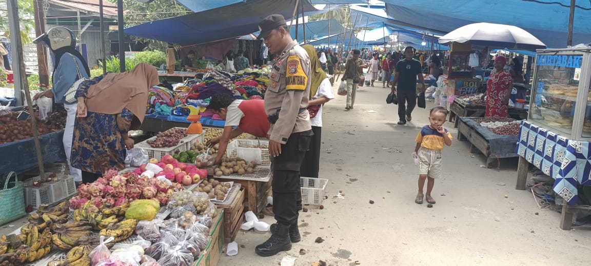 Sosialisasi Pemilu Damai 2024, Polsek Kemuning Sambangi Pasar Selensen
