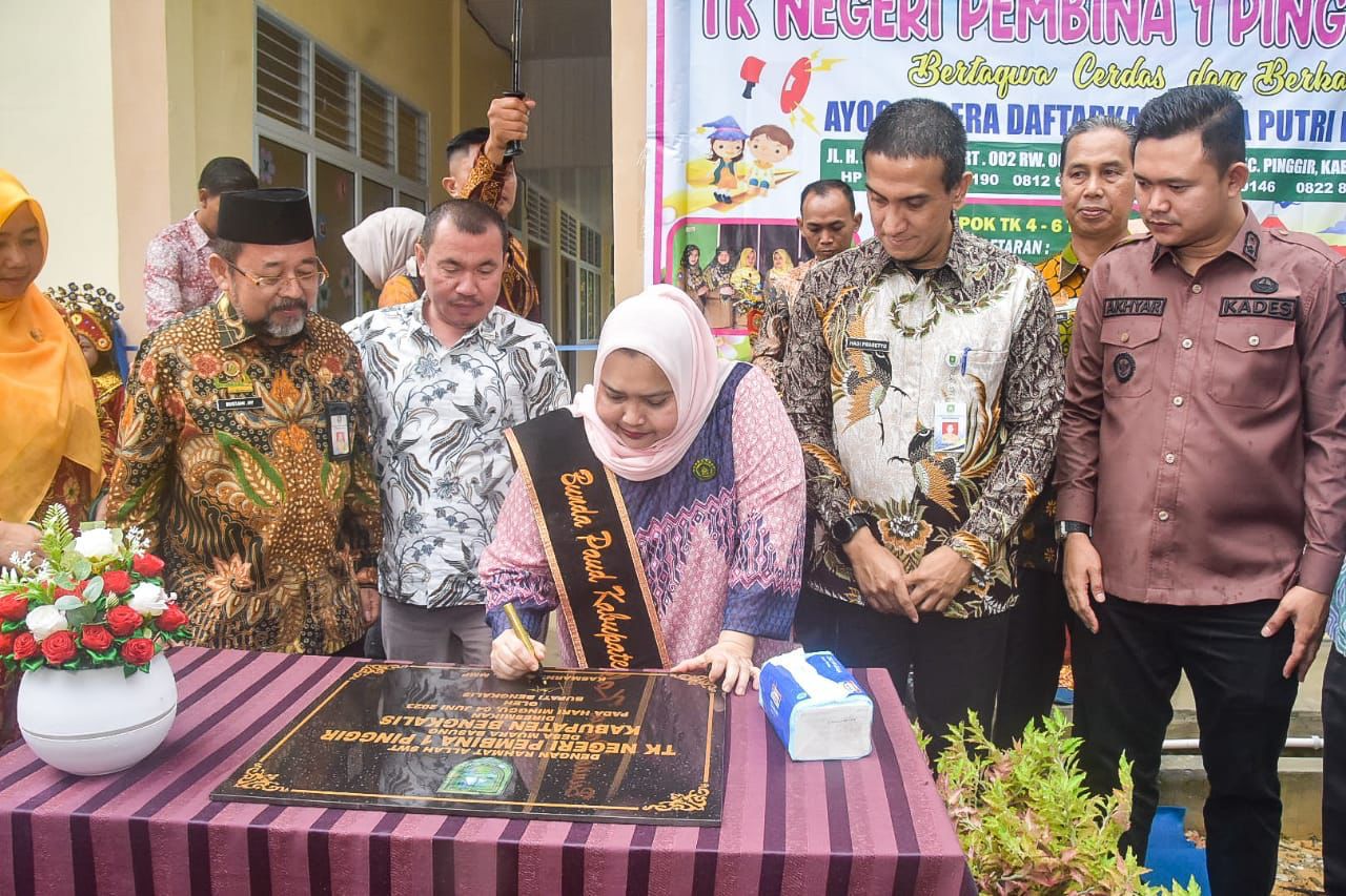 Resmikan TK Negeri Pembina 1 Pinggir, Bupati Bengkalis Tekankan Peningkatan Kualitas Pendidikan