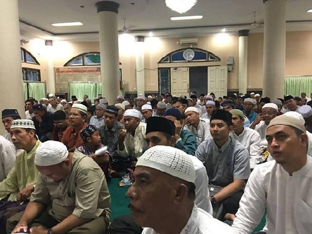 Kajian subuh di Masjid Muslimin Marpoyan : Kemenangan Ummat Bukan hanya Lewat Takbir
