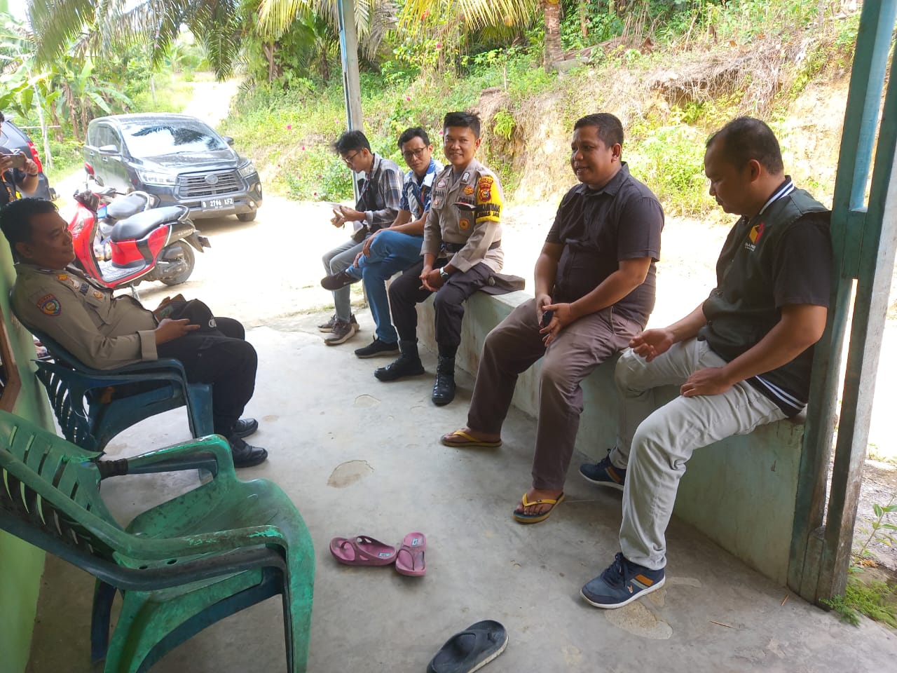 Polsek Minas Perkuat Sosialisasi Pilkada Damai Lewat Program Cooling System dengan Warga