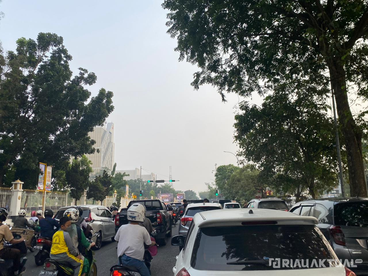 Riau Diselimuti Kabut Asap, Masyarakat Khawatirkan Anak Sekolah