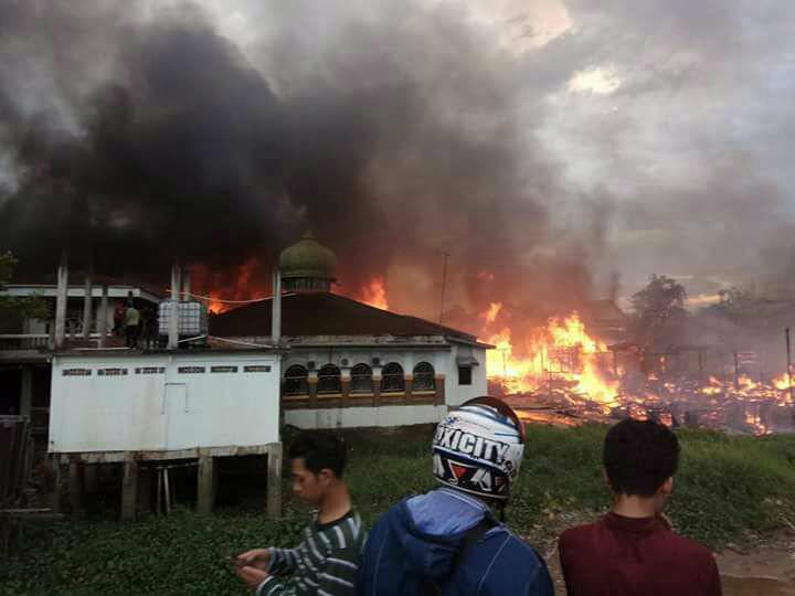 Subhanallah, Masjid di Pekanbaru ini Tak Tersentuh Api Meski Perumahan di Sekelilingnya Terbakar