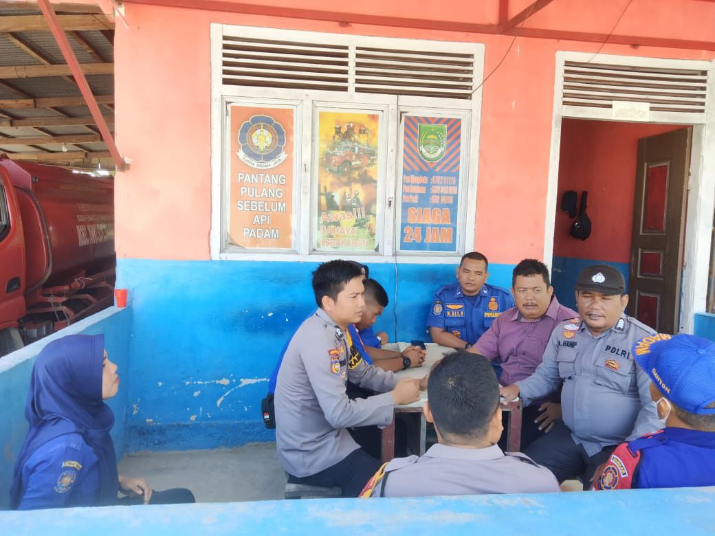 Personel Polsek Ujung Batu Gelar Cooling System untuk Warga Desa Pematang Tebih