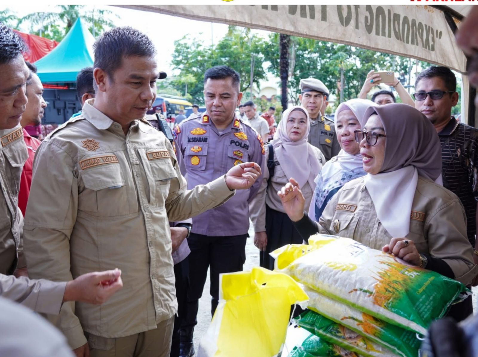 Bupati Ahmad Yuzar Tinjau Gerakan Pangan Murah Serentak di Bangkinang