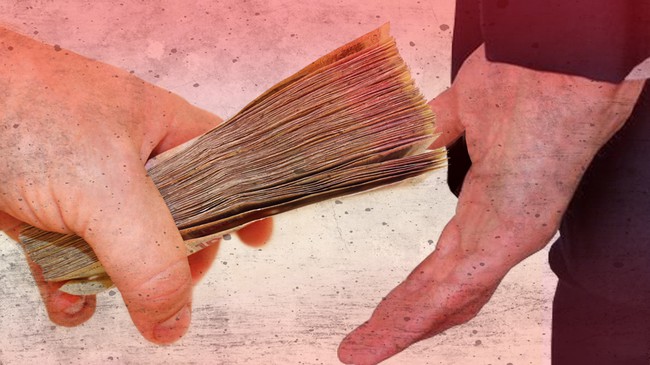 Cerita Pegawai Honorer Pinjami Rekening untuk Terima Suap