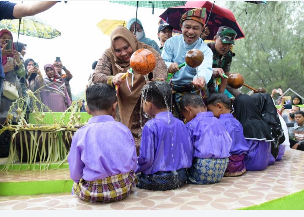 Ritual Mandi Safar, Bupati Bengkalis Berharap Upaya Promosikan Budaya dan Pariwisata di Rupat Utara