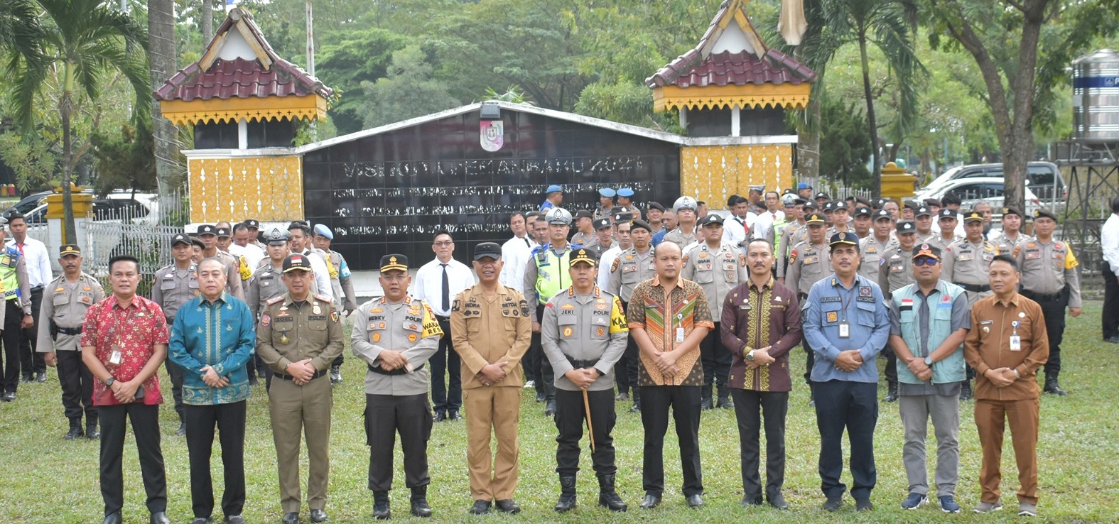 Polresta Pekanbaru Design Baliho dan Template Twibbon Untuk Pemilu Damai 2024