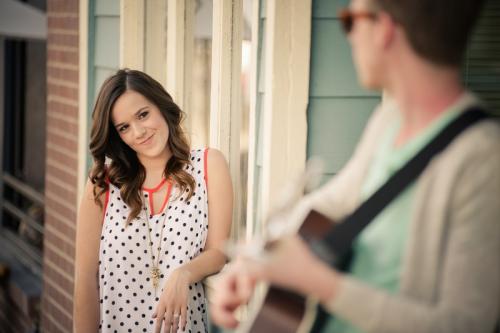 5 Tanda Gebetan Mulai Tertarik dengan Anda!