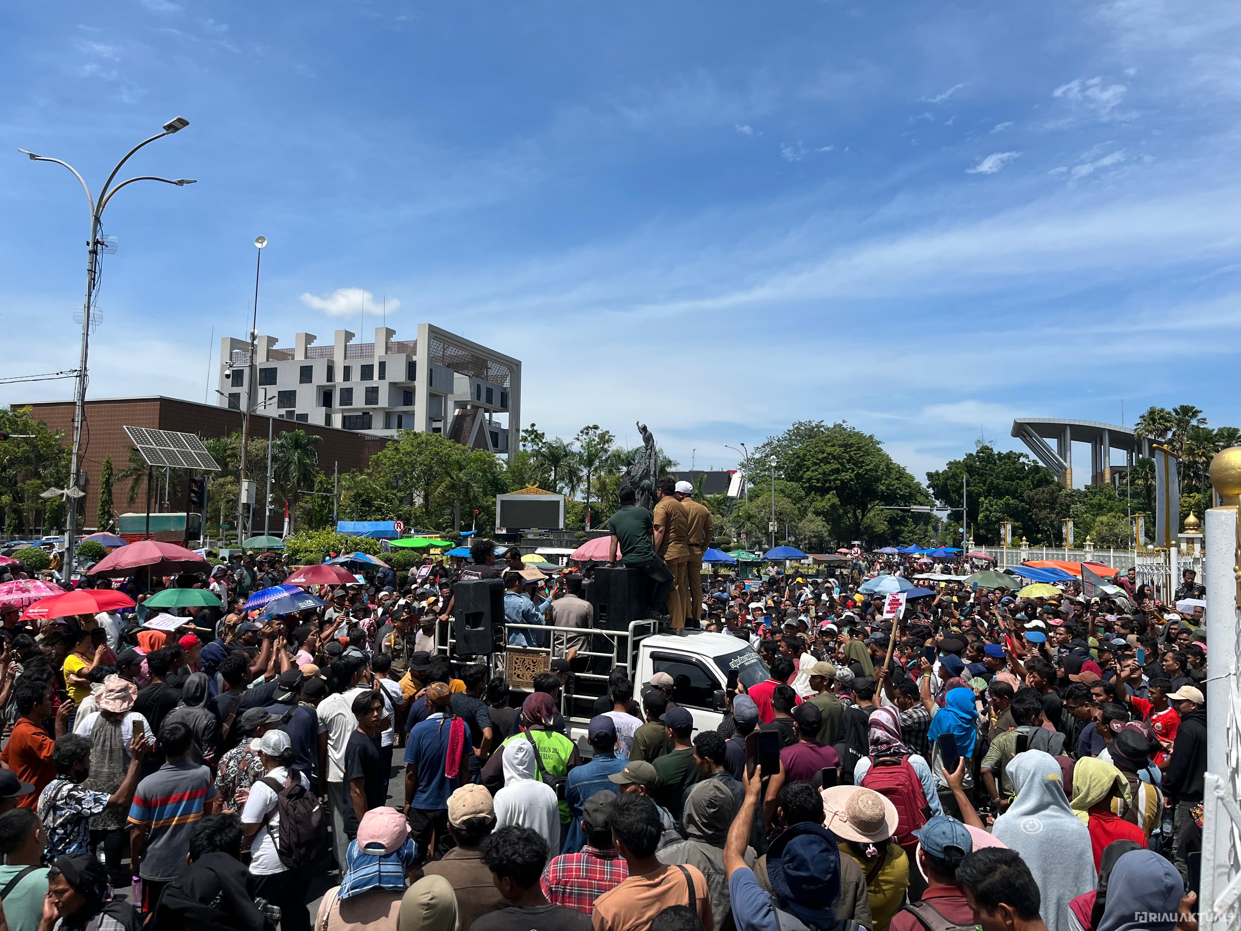 Pemprov Riau akan Carikan Solusi Terbaik, Massa Aksi Bubarkan Diri Siang Ini