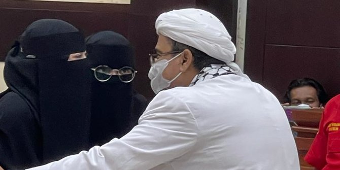 Tok! Hakim Vonis Rizieq Syihab Bayar Denda Rp 20 Juta di Kasus Kerumunan Megamendung