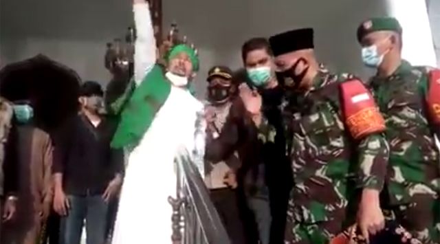 Dandim Ribut dengan Wakil Ketua FPI di Masjid