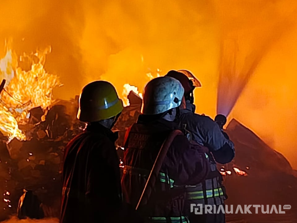 Kebakaran di Pekanbaru Hanguskan Kilang Kayu dan Gudang Solar, Kerugian Capai Rp 1,5 Miliar