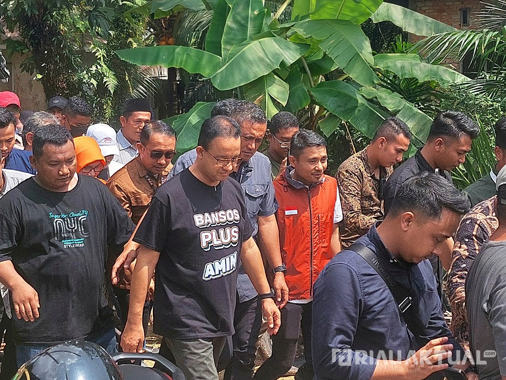 Kunjungi Kampung Bata, Anies Baswedan Pastikan Perjuangkan Infrastruktur Dasar dan Promosikan Program 'Bansos Plus'