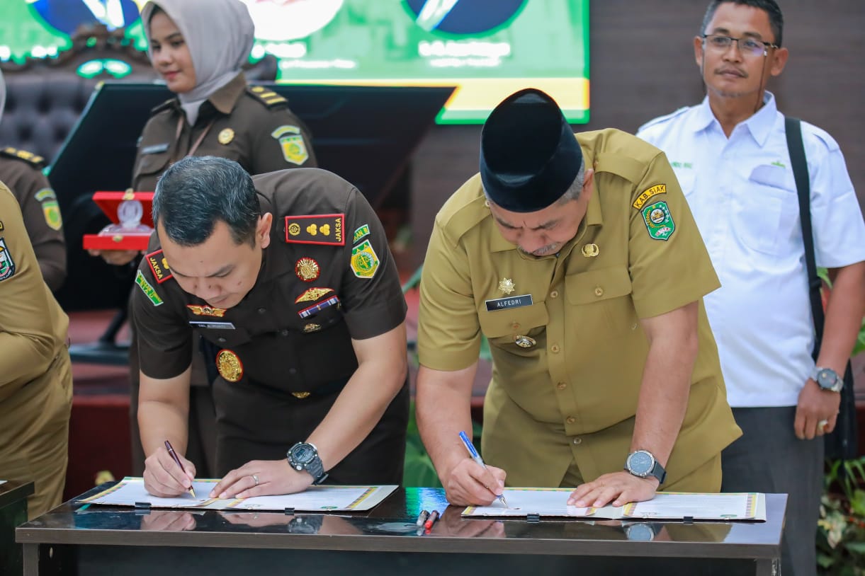 Bantu Petani Sawit, Bupati Siak dan Kejati Riau MoU Penetapan Harga TBS