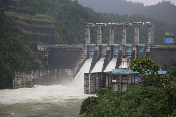 PLTA Koto Panjang Buka Tiga Spillway, Kampar Waspada Luapan Air Sungai