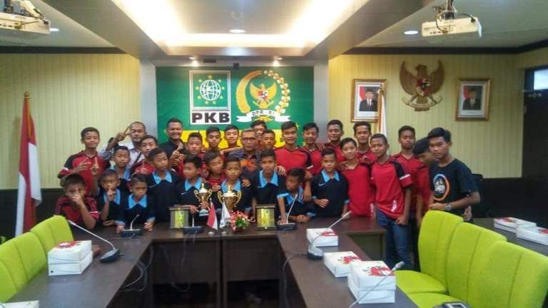 Terlantar di Jakarta, Mafirion Selamatkan Anak SSB Kampar United Untuk Pulang ke Riau