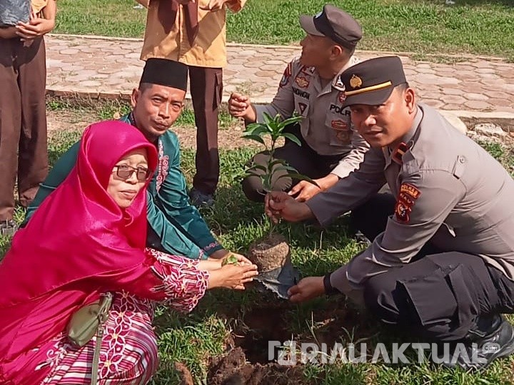 Polsek Rimba Melintang Gerakkan Aksi Lingkungan Lewat Green Policing dengan Pelajar