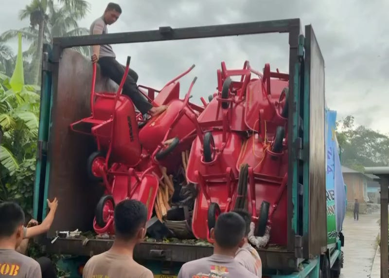 9 Jam Misi Kemanusiaan, Kombes Jeki Kawal Ribuan Alat Pemulihan untuk Agam