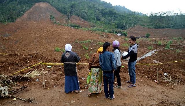 Kawasan Cadas Pangeran Sumedang Kembali Longsor