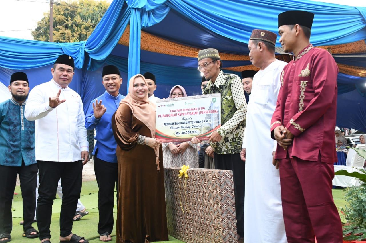Safari Ramadhan Dibathin Solapan, Bupati Bengkalis Berikan Santunan