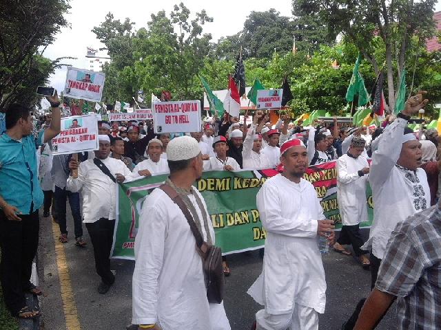 Demo 'Tangkap Ahok' Ribuan Massa di Pekanbaru Turun Kejalan